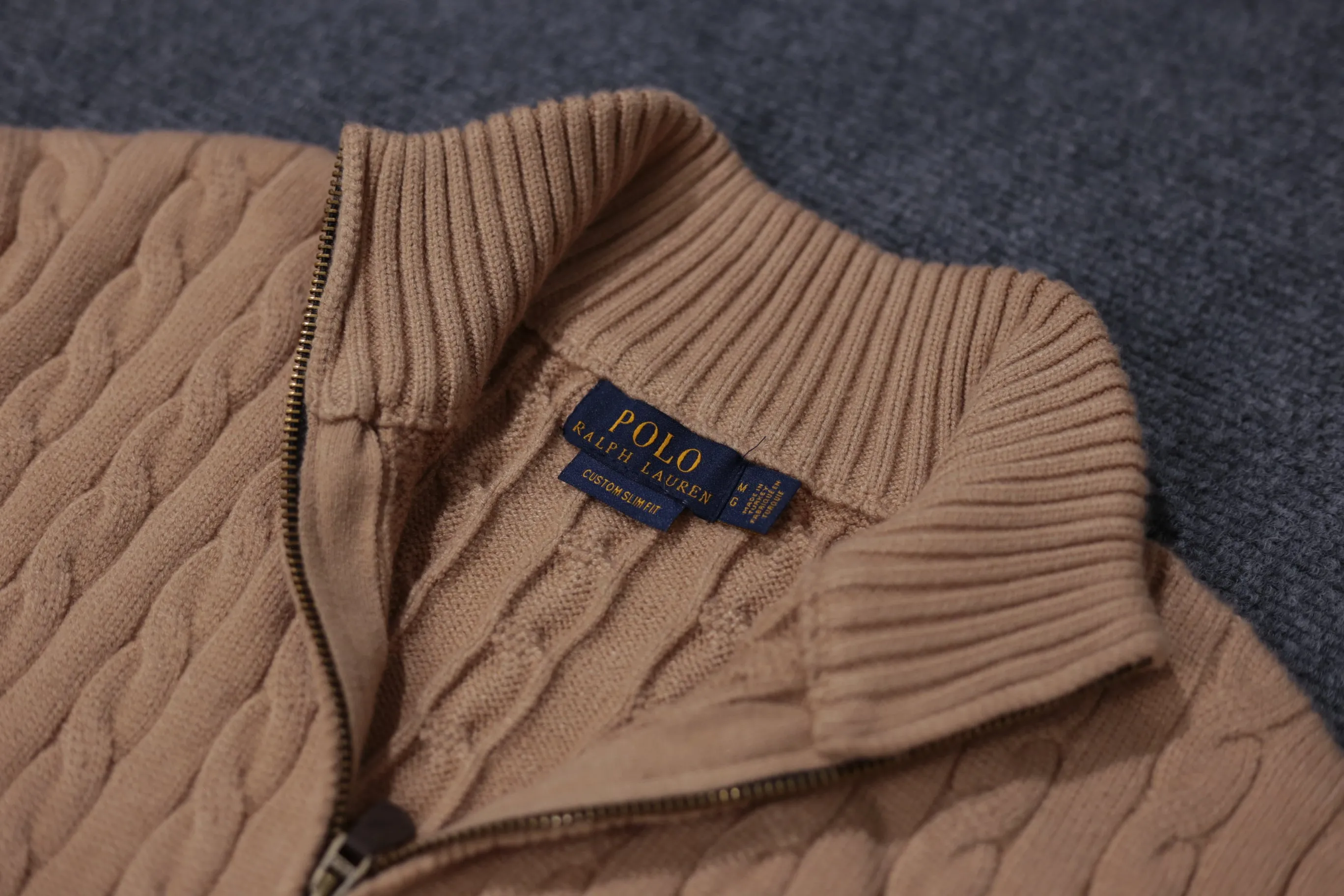 P300 Style No. D07) The top version on the market in 2025 Ralph Lauren #ootddailywear #Autumn and winter sweater #Knitted sweater outfit #ralph lauren sweater #Can be worn by both men and women [Star R] Finally waited until the Ralph men’s twist sweater half-zip bra top was put on and it’s finally here! The hottest half-zip sweater! Limited editions every year, there won’t be many models in the store! Ralph Lauren Men's Half-Zip Twist Sweater [Fire R] The shape is really nice. It can be worn alone or as a jacket. It can be worn inside or outside, or it can be worn inside with a shirt ~ 100% pure cotton #Practical Wear Colors: off-white, navy blue, khaki, gray, size S to XL